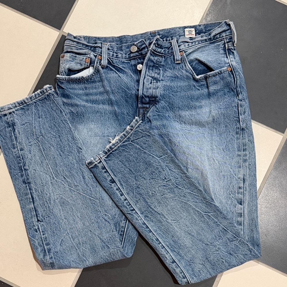 Classic Levis Straight Leg Jeans